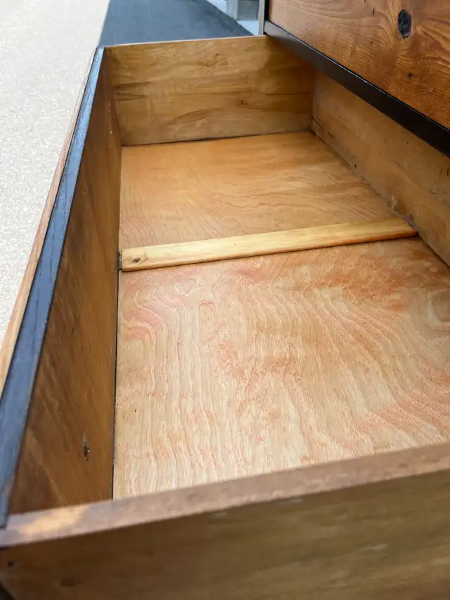 Stunning Solid Wood Dresser in Dressers & Wardrobes in Peterborough - Image 11