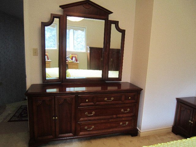 Cherry Wood Bedroom Set by Strathroy Co. in Dressers & Wardrobes in City of Toronto - Image 3