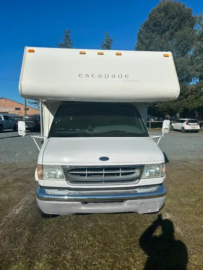 2002 FORD E350 V10 6.8L JAYCO ESCAPADE MODEL 24M. Power Windows, Locks, Deluxe Cab,TV, Leather grey...