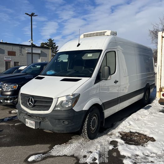 2017 Mercedes-Benz sprinter 2500 high roof ext body in Cars & Trucks in Mississauga / Peel Region - Image 2