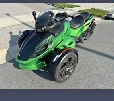 Selling 2013 Spyder RSS. Good condition and as you can tell by kms no time to ride. Looking for $100...