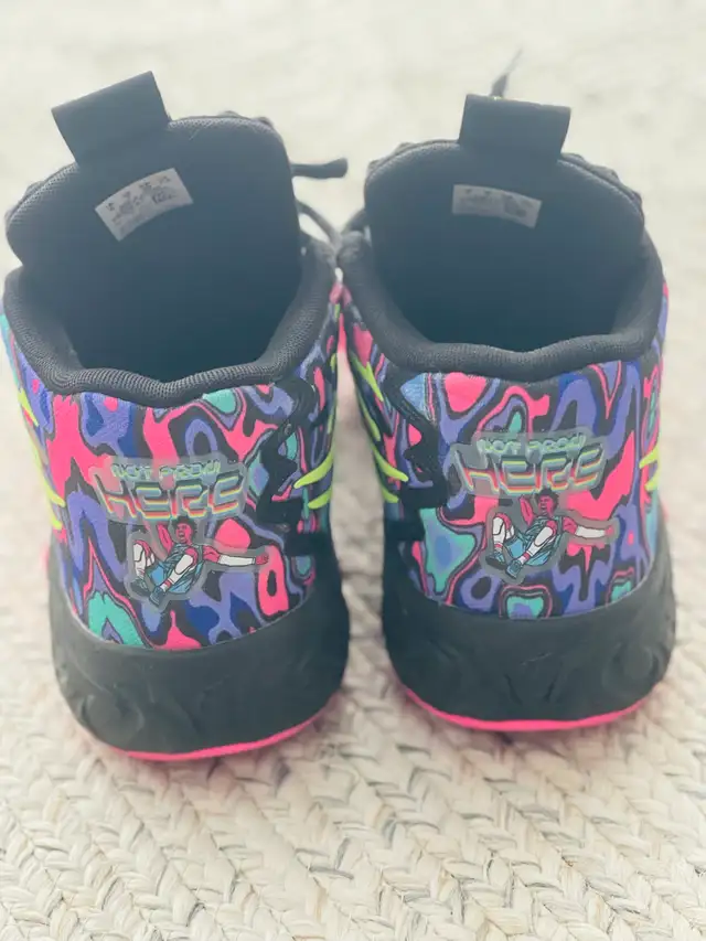 LaMelo basketball sneakers youth size 7 in Kids & Youth in West Island - Image 4