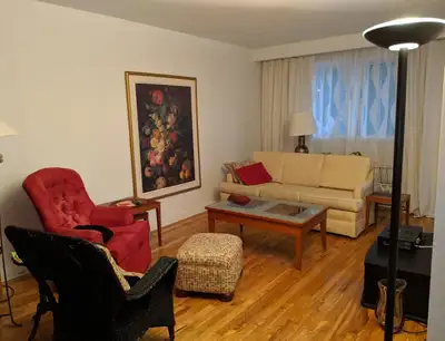 Code Postal: H1L 3G9 -Spacieux appartement -1250 pc -Salon separé -Trois grandes chambres fermées -S...