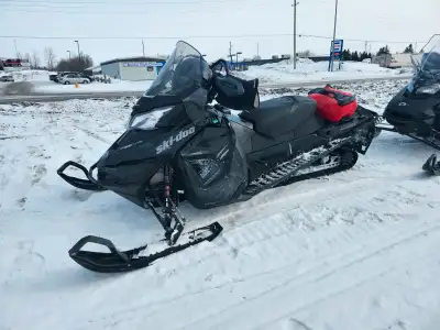 gas 2000 kms on rebuild. Hand thumb warmers. 1.5 inch lugs with studs. Digital display, led lights,...
