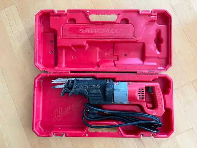Milwaukee Tool 12 Amp SAWZALL Reciprocating Saw with Case in Power Tools in City of Toronto - Image 8