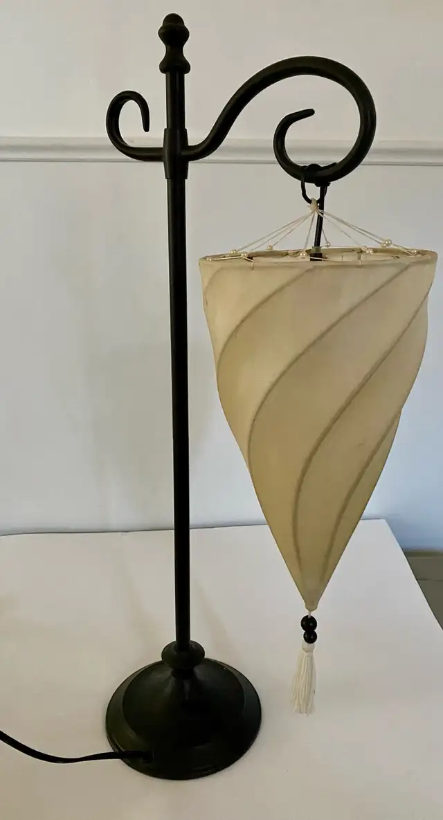 Table Lamp in Indoor Lighting & Fans in Hamilton - Image 2