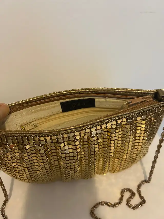 Gold tone/ grey crochet / snakeskin purses in Women's - Bags & Wallets in Barrie - Image 5