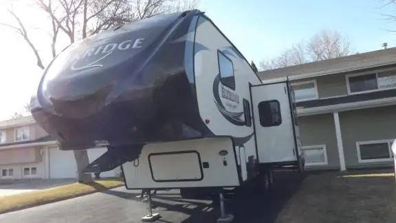 Elkridge E22 Extreme Lite Fifth Wheel in Travel Trailers & Campers in Regina - Image 6