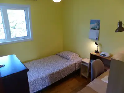 Il me reste deux chambres sur trois meublée et à louer pour étudiant(e)s à Chicoutimi de disponibles...