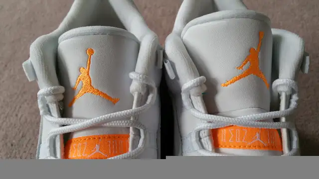 BNIB Jordan 11 (xi) Size 5 Womens or 3Y Citrus in Women's - Shoes in Markham / York Region - Image 8