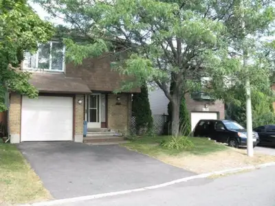 LARGE & QUIET ROOMS... CO-OP, STUDENTS or EMPLOYED. LOCATION... Google Map... Short walk to these Ne...