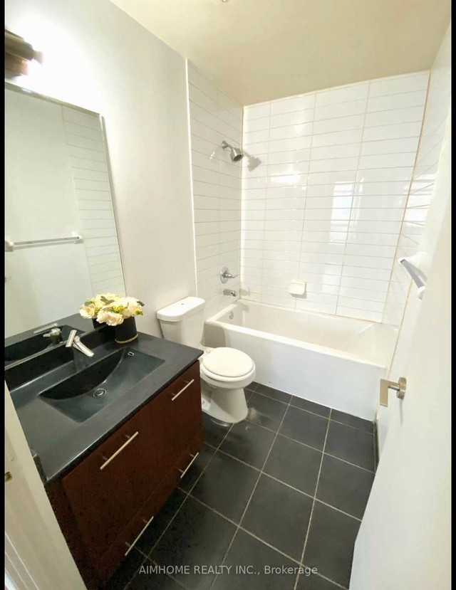 2+1 Bedroom 2 Baths 1 Parking Condo Apartment  in Long Term Rentals in City of Toronto - Image 4