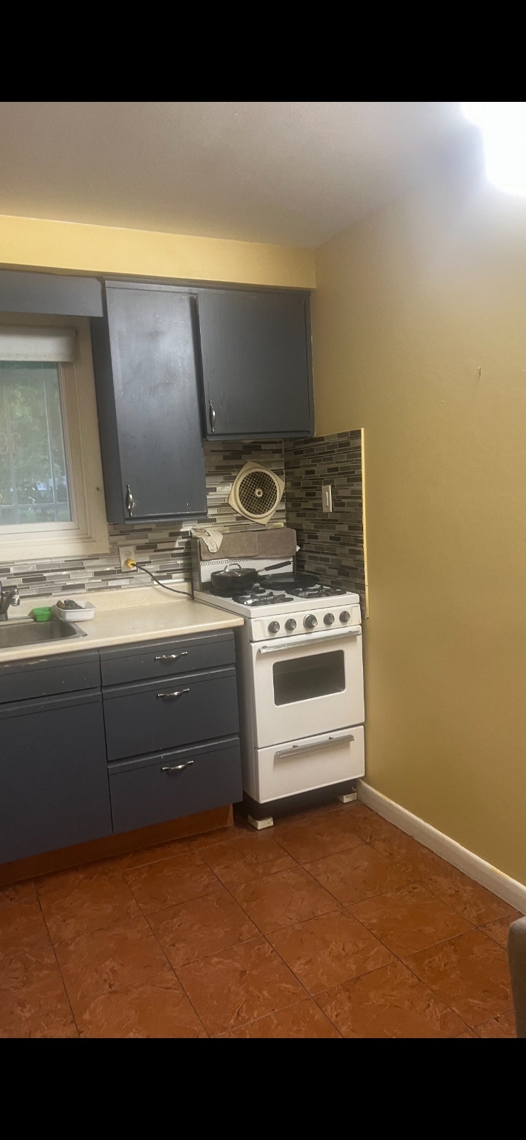 Two Bedroom apartment for rent , Available Nov 01 3