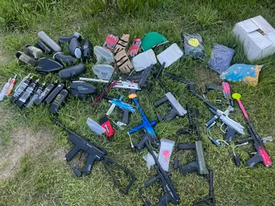 Big paintball lot for sale. 11 or 12 shooters. Good for big group. 2 or 3 paint shooters at bottom o...