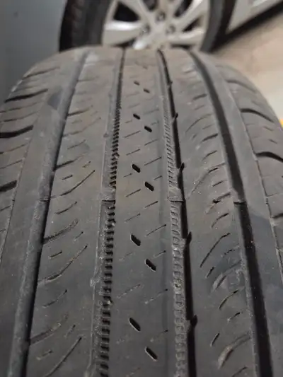 4 x pneus toutes saisons Continental Était sur un Ford Maverick 2023. Bon pour une saison. The Conti...