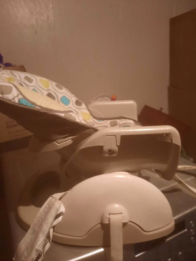 FISHER PRICE Potable Highchair  in Feeding & High Chairs in Dartmouth - Image 3