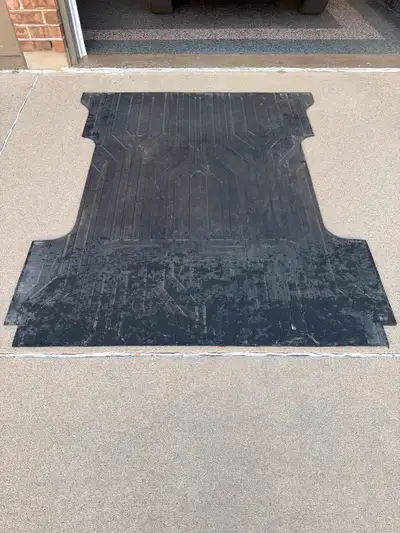 Fits 6.5 ft. box. Great shape just a couple scratches. Dampness is morning dew will clear up.