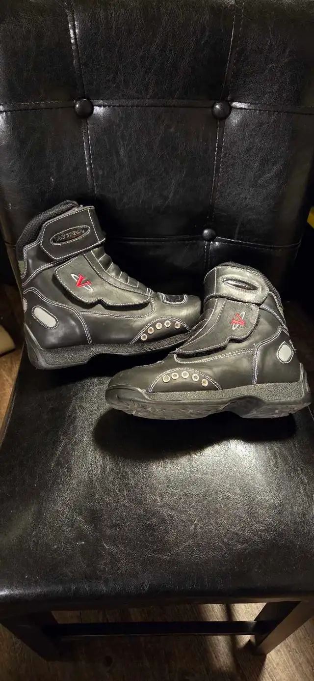 Women's Size 8 NITRO  Leather Motorcycle Riding Boots  in Women's - Shoes in Barrie - Image 3