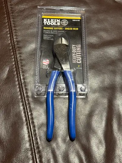 I'm offering a brand new pair of Klein Tools D2000-49-SEN diagonal cutters with an angled head for h...