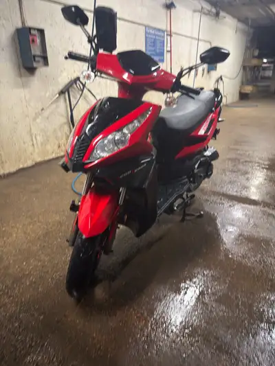 Selling a 2022 Voyageur Urbain 50cc scooter in great condition with only 5985 km on it. Perfect for...