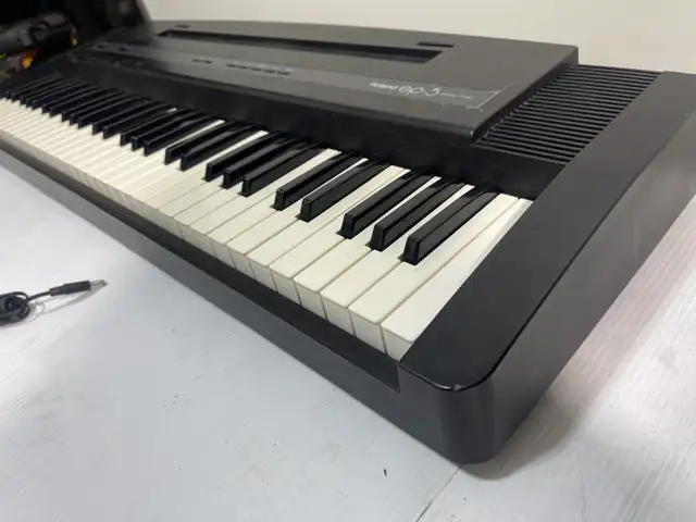 Roland RD-1 Digital Piano in Pianos & Keyboards in City of Montréal - Image 6