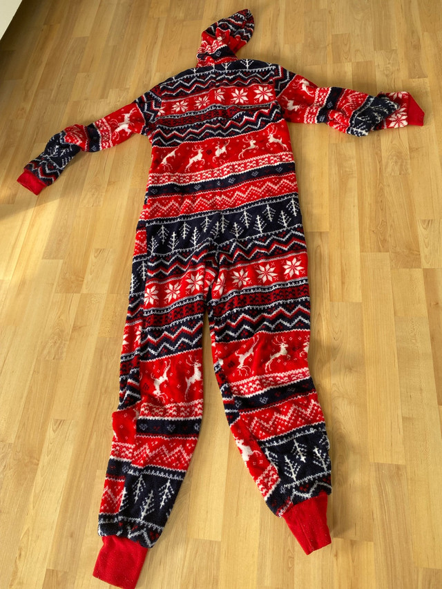 Boys xs small one piece pajamas in Men's in Charlottetown - Image 2