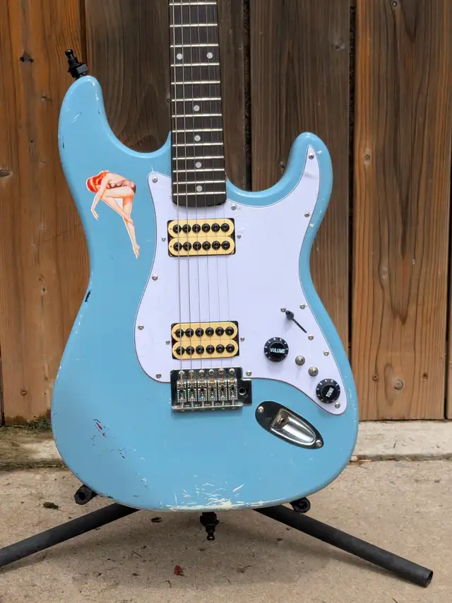 Stratocaster Guitar in Guitars in Ottawa - Image 3
