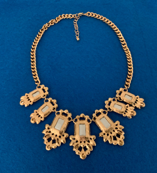 RHINESTONE NECKLACE - Gold Tone Chain in Jewellery & Watches in Belleville - Image 4