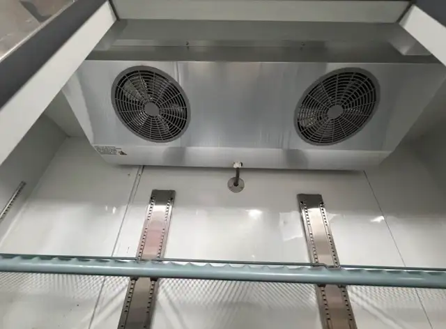 3 Door Industrial Freezer in Industrial Kitchen Supplies in Laval / North Shore - Image 4