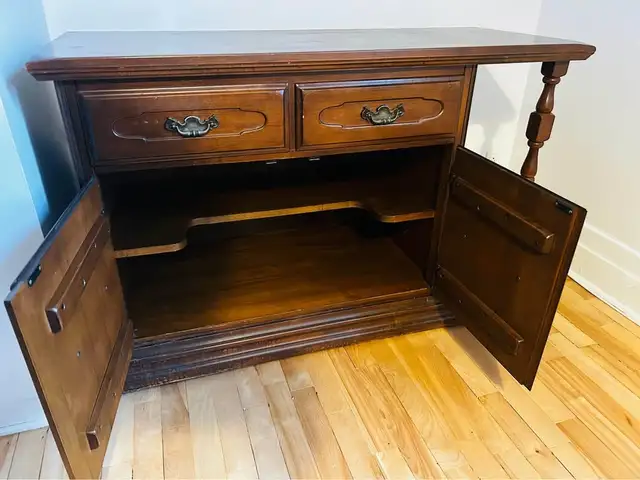 Superbe Buffet / Meuble d'appoint Vintage en bois massif in Hutches & Display Cabinets in City of Montréal - Image 4