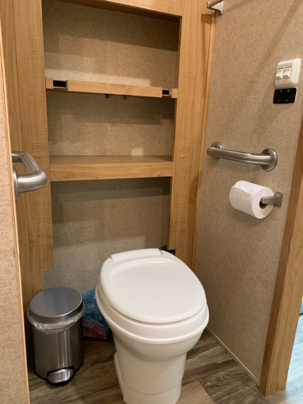 Wheelchair accessible RV camper for rent Travel Trailers & Campers