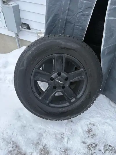 Pneu d’hiver Dunlop Winter Maxx 275/65/R18 avec Rim RTX Usure des pneus 9/32 chaque Était sur Dodge...