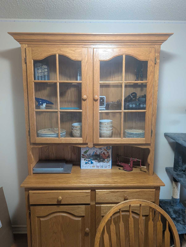 solid oak dining set and hutch cabinet in Dining Tables & Sets in London - Image 4