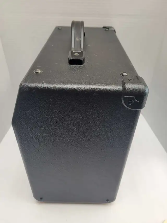 Yamaha F-20 Guitar Amp  in Amps & Pedals in City of Toronto - Image 5
