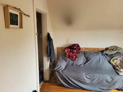 Apartment for rent. 2 possible bedrooms available, 1 for certain