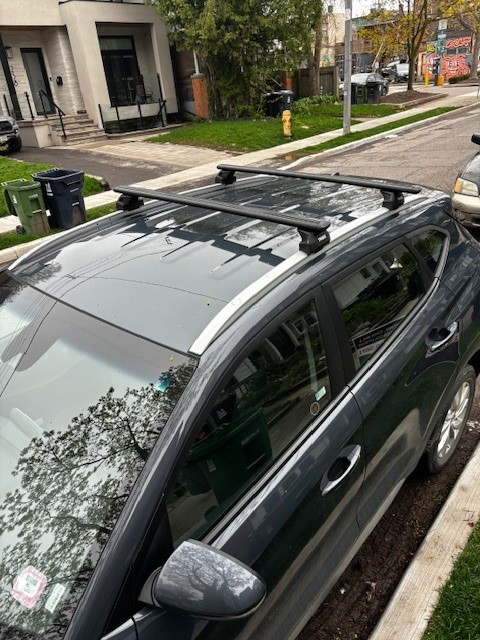 Thule Roof Rack with all attachments in Other in City of Toronto