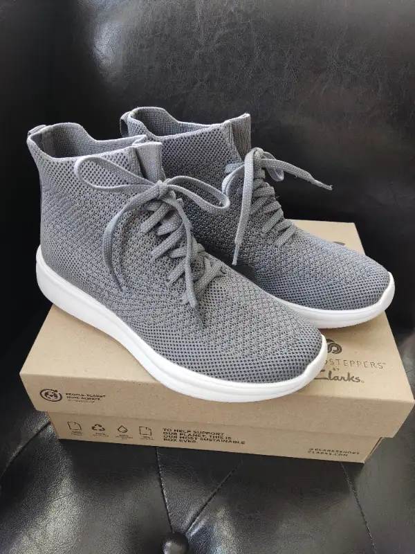 Brand New Clarks Women Size 6.5 Mid Sneakers in Grey, BNIB in Other in Edmonton - Image 4