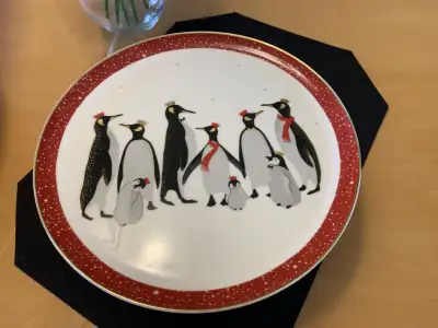 PORTMEIRION CHRISTMAS PENGUIN PEDESTAL CAKE STAND, View more