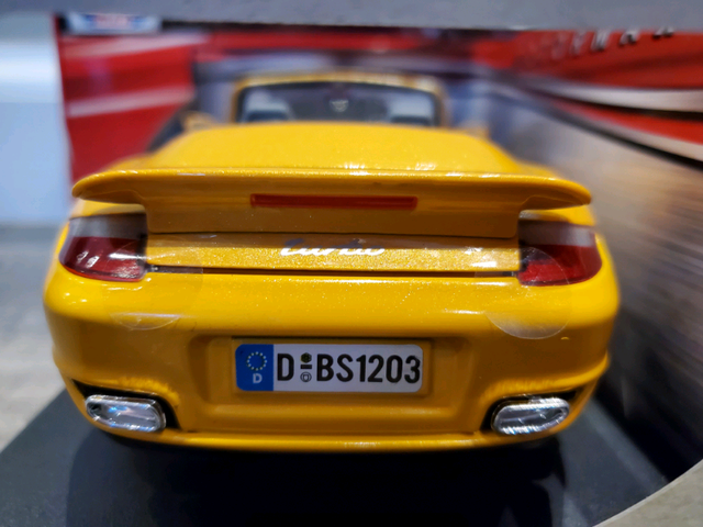 1:18 Diecast Motor Max Porsche 911 997 Turbo Cabriolet Yellow in Arts & Collectibles in Kawartha Lakes - Image 10