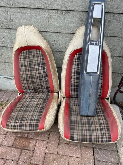 Two bucket seats, and one for speed console