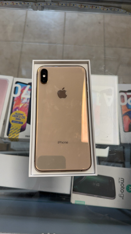 LIKE NEW IPHONE XS MAX 64 GB AVAILABLE in Cell Phones in Mississauga / Peel Region