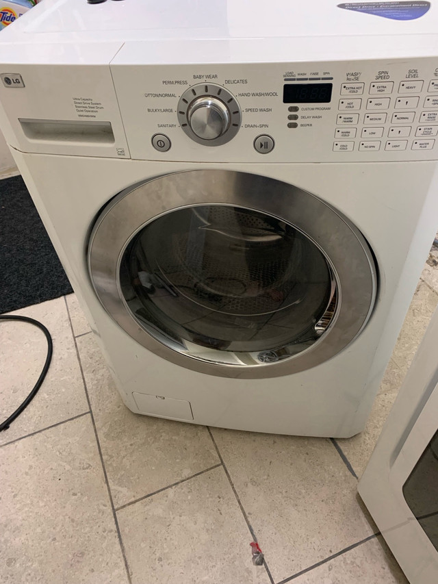  Washing Machine - White in Washers & Dryers in Calgary