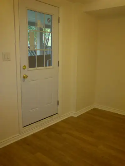 Walkout basement unit with own washroom and kitchen in Richmond Hill. Parking is for small compact c...