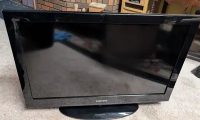 Samsung - 32 inch  -  LCD - Smart TV -  LN32D403E2D, View more