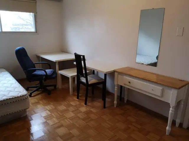 Spacious Room at Finch/Leslie for rent $800