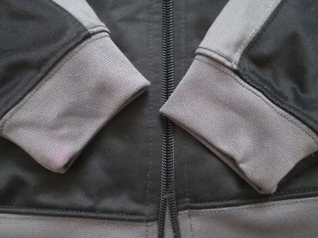 BOYS (Size 4T, XS) --- ZIP UP JACKET by AIR JORDAN --- ONLY $10 in Clothing - 4T in City of Toronto - Image 5