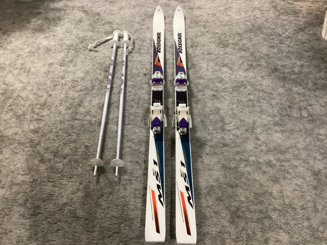 Skis Rossignol (1 m 75),  fixations Tyrallia et bâtons 115cm 46p dans Ski  à Granby