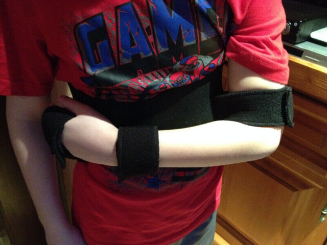 ARM IMMOBILIZER FOR KIDS. X-SMALL. dans Santé et besoins spéciaux  à Ville de Montréal