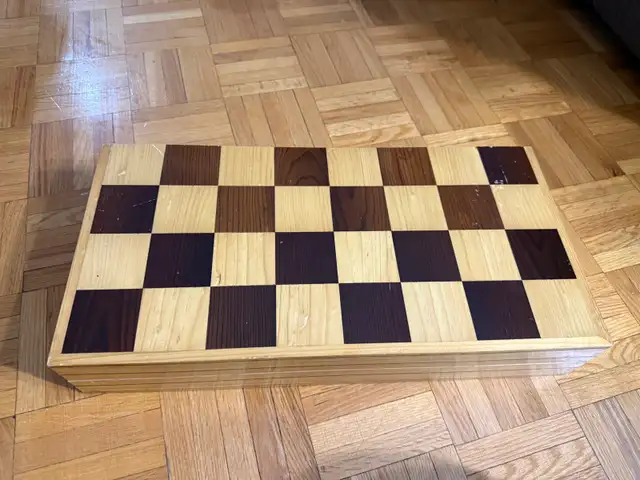 Vintage Wooden Chess Set in Toys & Games in City of Toronto - Image 8