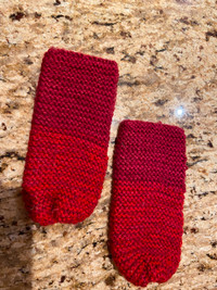 Pantoufles enfant 12-36 mois tricotées à la main (C355)